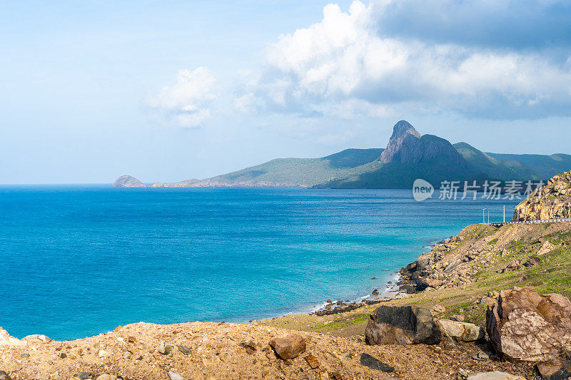 越南，Con Dao岛，Nhat海滩的海景路。美丽而宁静，是越南值得骄傲的旅游目的地。